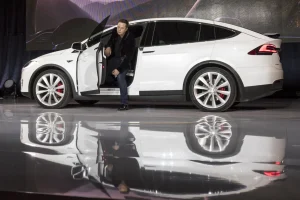 Read more about the article Tesla hopes cars will drive themselves cross-country by 2018